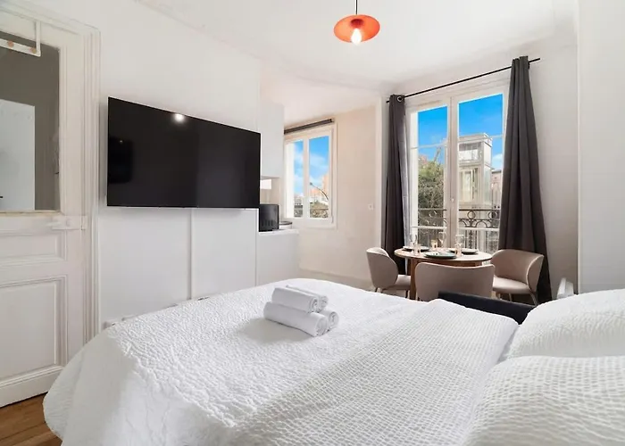 Elegant Deux Pieces - 15e * פריז